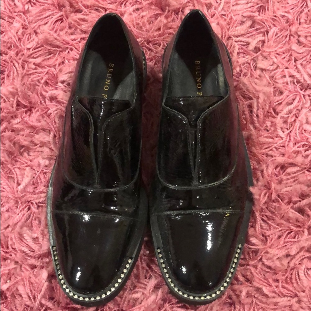 Patent leather shoes
